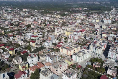 Hatayın 42 min əhalisi olan rayonunda bir bina belə uçmayıb