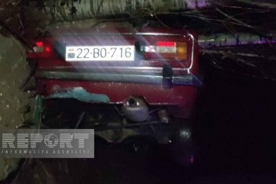 Goranboyda maşın aşıb: 2 nəfər xəsarət alıb