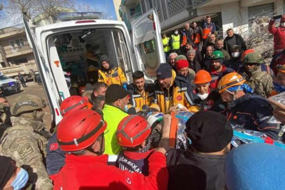 Kahramanmaraşda 74 yaşlı qadın zəlzələdən 227 saat sonra xilas edilib