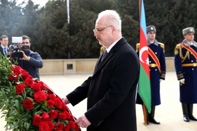 Latviya Prezidenti Şəhidlər xiyabanını ziyarət edib