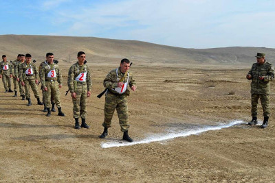 Quru Qoşunları hərbçiləri kros birinciliyi uğrunda mübarizə aparıblar