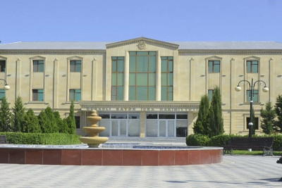 Sumqayıtda vəzifəli şəxs icra hakimiyyətini binası qarşısında bıçaqlanıb