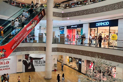 İri ticarət mərkəzləri, mehmanxana və şadlıq saraylarına girişdə COVID-19 pasportu tələbi ləğv edilib