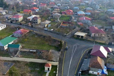 Qax rayonunda mərkəzi yol təmir edilib