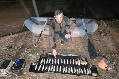 Su Polisi elektriklə qanunsuz balıq ovlayan şəxsi saxlayıb