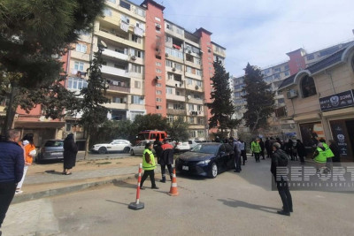 Bakıda yaşayış binası yanır