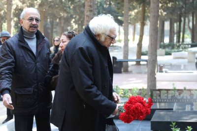 Rüstəm İbrahimbəyovun qəbirüstü abidəsinin açılışı olub