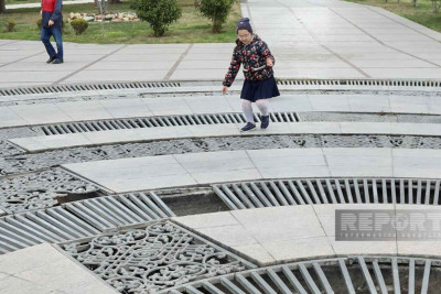 Bakıdakı əyləncə parkındakı fontan dağılıb, uşaqlar üçün təhlükə yaranıb