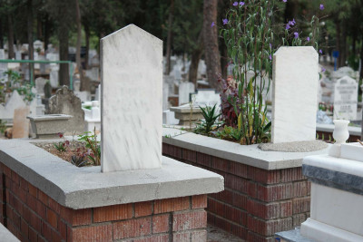Bakıda qəbiristanlıqda asılmış meyit tapılıb
