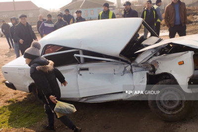 Qubada “VAZ” “Toyota”ya çarpılıb