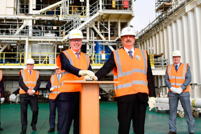 Prezident “Azəri-Mərkəzi-Şərqi” platformasının üst modullarının dənizə rəmzi yola salınması mərasimində iştirak edib