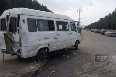 Göygöldə mikroavtobus qəzaya uğrayıb