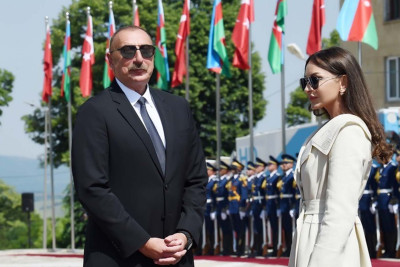 İlham Əliyev və Mehriban Əliyeva İrəvanda medal qazanmış türk idmançıları təbrik ediblər