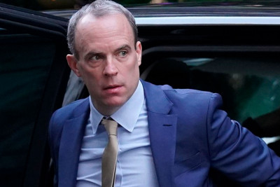 Britaniya Baş nazirinin müavini istefa verib