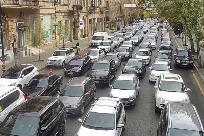 Bakıda bəzi yollarda tıxac var - SİYAHI
