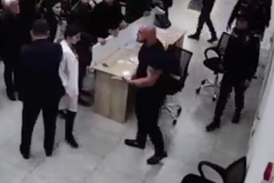Peşəkar idmançı agentlik əməkdaşı olan qazinin çənəsini sındırıb - VİDEO