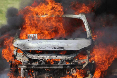 Bakıda bu dəfə də “Opel” yanıb