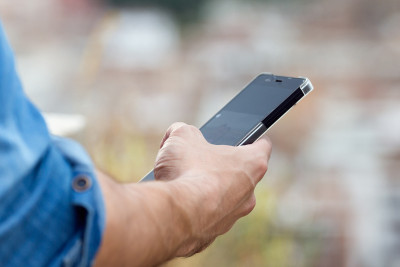 Bakıda sürücü müştərini döyməklə qalmayıb, telefonunu da əlindən alıb