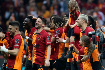 “Qalatasaray” Türkiyə müstəqilliyinin 100-cü ilində çempion olub