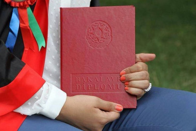 Qırmızı diplomlu məzunlara əlavə hüquq verilməsi təklif edilib