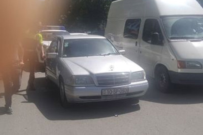 İsmayıllıda avtomobil ana və övladını vurub