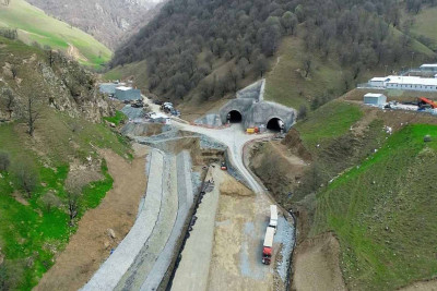 Azad edilmiş ərazilərdə ümumi uzunluğu 66 km təşkil edən tunellər tikilir