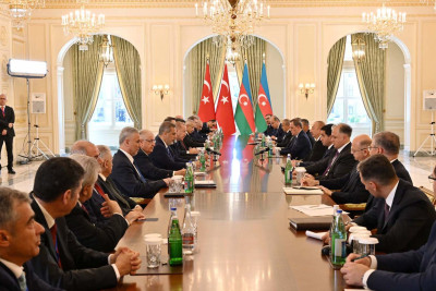 Azərbaycan və Türkiyə liderlərinin geniş tərkibdə görüşü başlayıb