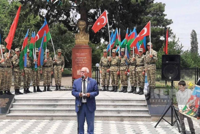 Şəmkirdə İsgəndər Aznaurovun büstü yenilənib