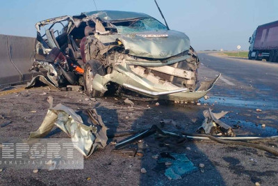 Kürdəmir: “Toyota Prius” yük maşınına çarpılıb, 1 nəfər ölüb