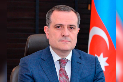 Ceyhun Bayramov jurnalistləri təbrik edib