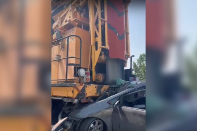 Bakıda “Prius” qatarla toqquşub - VİDEO