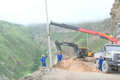 “Azərişıq” Kəlbəcərin Zar kəndinə işıq çəkir