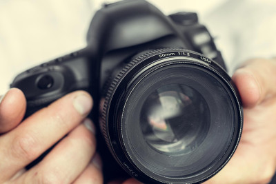 Bakıda 2 500 manat dəyərində fotoaparat oğurlanıb