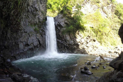 Zaqatalada şəlaləyə gedənlər itkin düşüblər