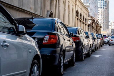 Nəqliyyat vasitələrinin parklanmasına görə yeni odəniş məbləğləri qüvvəyə minib