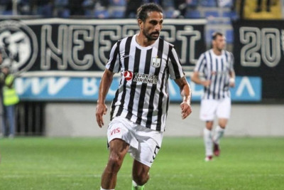 “Neftçi”nin futbolçusu saatlarla şahmat oynayır