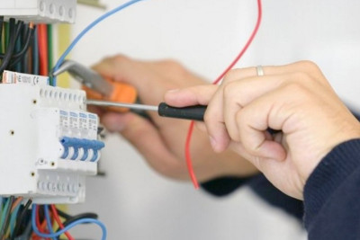 Bakı: 46 yaşlı ustanı elektrik cərəyanı vuraraq öldürüb