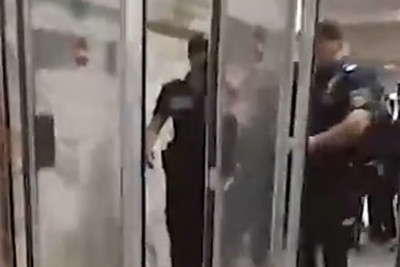 Bakı metrosunda sərnişinlərlə polis arasında dava olub