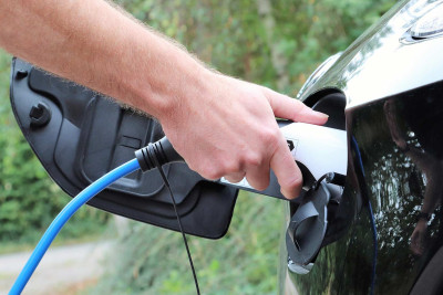 Azərbaycan elektromobil idxalını 7 dəfədən çox artırıb