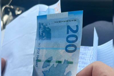 Məhərrəm ayı ilə bağlı vətəndaşlara pul paylayıb saxta əsginaslar təqdim edən şəxs saxlanılıb