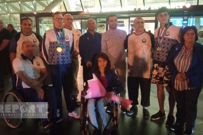 Dünya çempionatında 5 medal qazanan paraüzgüçülər Vətənə qayıdıblar