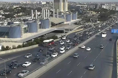 Bakının bir sıra yollarında tıxac yaranıb