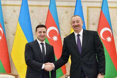 İlham Əliyev Zelenskini təbrik edib