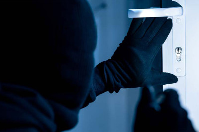 Bakıda marketə basqın olub, tütün məmulatları oğurlanıb