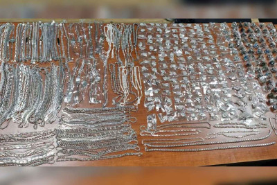 Azərbaycan gömrüyündə 5 kiloqramdan çox zinət əşyaları aşkar edilib
