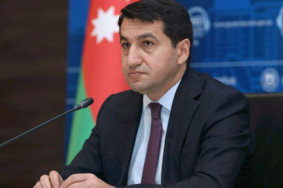 Hikmət Hacıyev: “Azərbaycan baryerlər yaradan ölkələrdən fərqli olaraq, yollar salır”