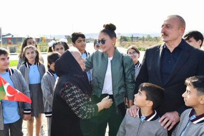 İlham Əliyev və Mehriban Əliyeva Laçında “şəhər günü” ilə  əlaqədar tədbirlərdə iştirak ediblər