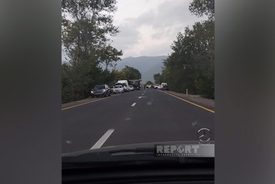 Şəkidə zəncirvari yol qəzası olub