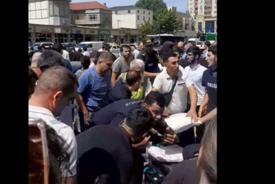 “İnşaatçılar” stansiyasının yaxınlığında qadın bıçaqlanıb