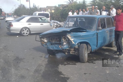 Heydər Əliyev prospektində “VAZ” “Mercedes”lə toqquşub